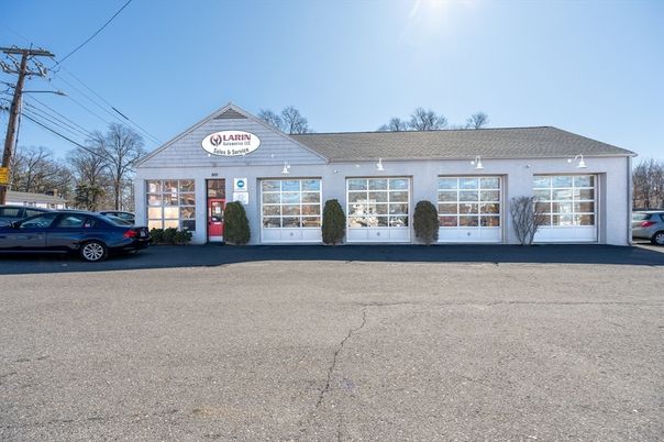Attached, Exterior, Facade, Cape Cod