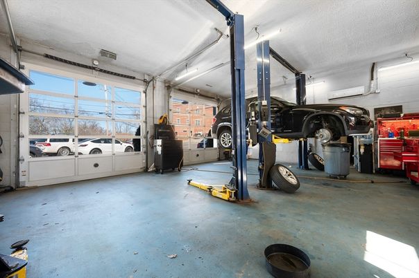 Garage, Interior