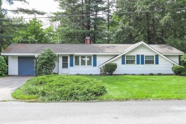 Attached, Exterior, Facade, Ranch
