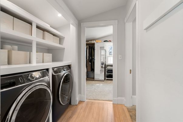 Interior, Recessed Lighting, Washer, Wood Texture Flooring