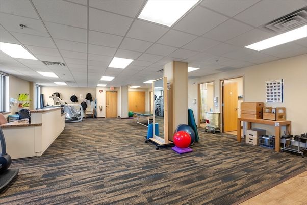 Fitness Equipment, Interior, Recessed Lighting, Wood Texture Flooring