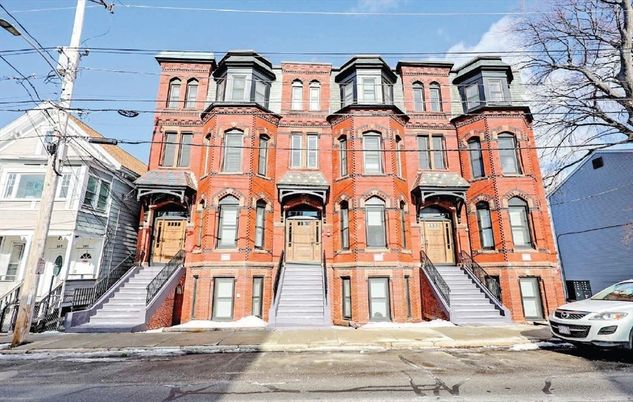 Exterior, Facade, Rowhouse