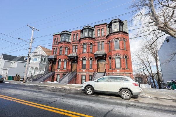 Exterior, Facade, Rowhouse