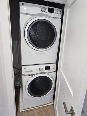Interior, Utility Closets, Washer, Wood Texture Flooring