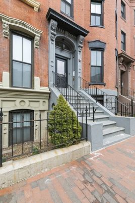 Exterior, Facade, Brick Facade, Rowhouse