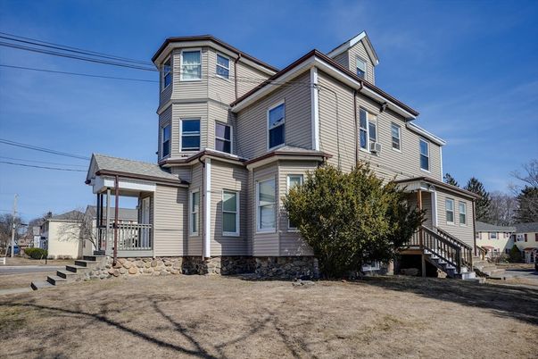 Exterior, Facade, Queen Anne Victorian