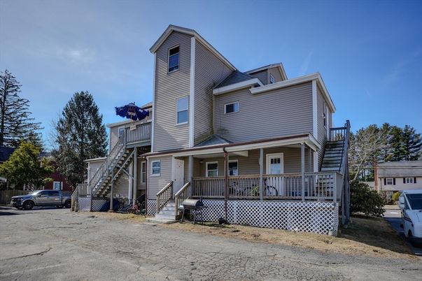 Exterior, Facade, Queen Anne Victorian