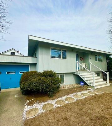 Attached, Exterior, Facade, Raised Ranch