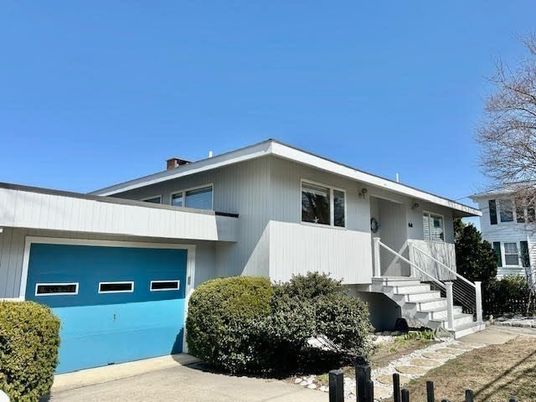 Attached, Exterior, Facade, Farmhouse