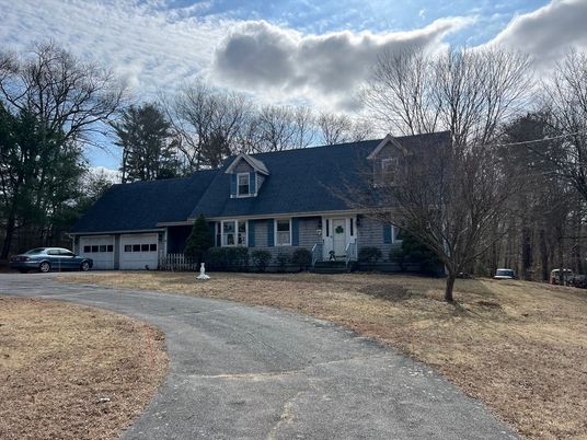 Attached, Exterior, Facade, Cape Cod