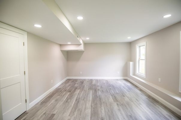 Empty room, Interior, Recessed Lighting, Wood Texture Flooring
