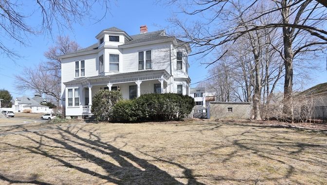 Backyard, Exterior, Facade, American Foursquare