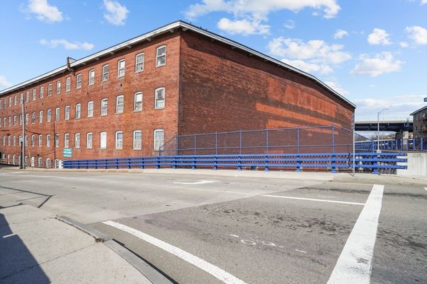 Exterior, Facade, Chicago School