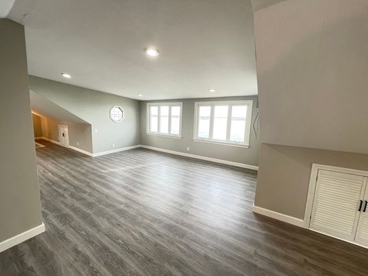 Empty room, Interior, Recessed Lighting, Wood Texture Flooring