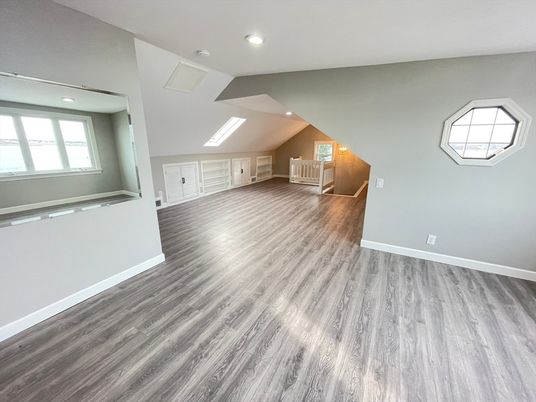 Empty room, Interior, Recessed Lighting, Wood Texture Flooring