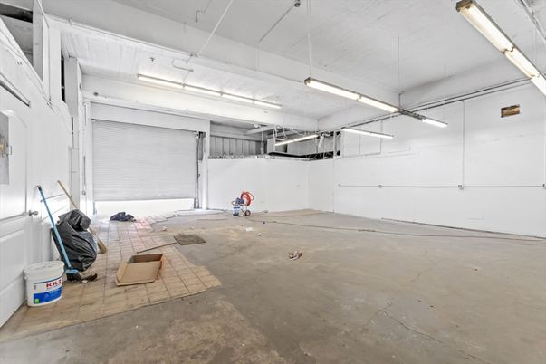 Garage, Interior