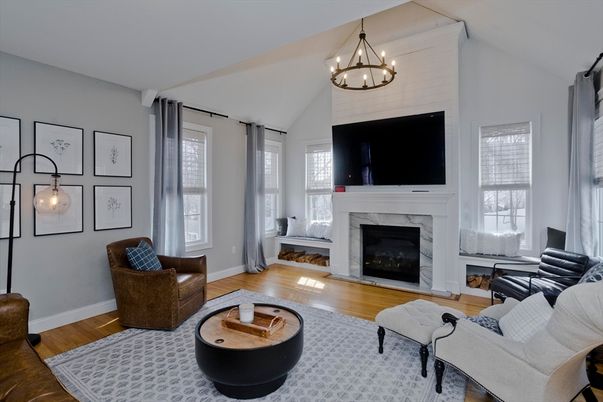 Chandelier, Fireplace, Interior, Living room, Pendant Lights, Wood Texture Flooring