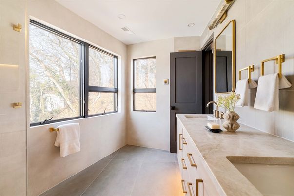 Bathroom, Dual Sink Vanities, Interior, Recessed Lighting