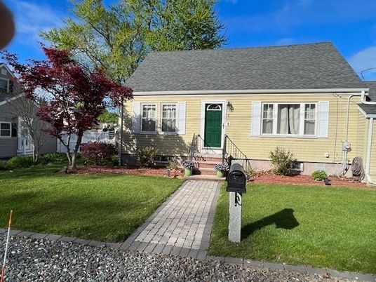 Exterior, Facade, Cape Cod