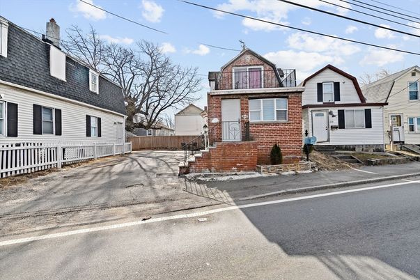 Exterior, Facade, Brick Facade, Cape Cod