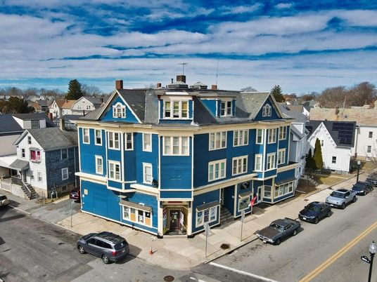 Exterior, Facade, Queen Anne Victorian