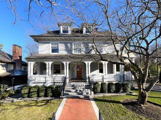 Exterior, Facade, American Foursquare