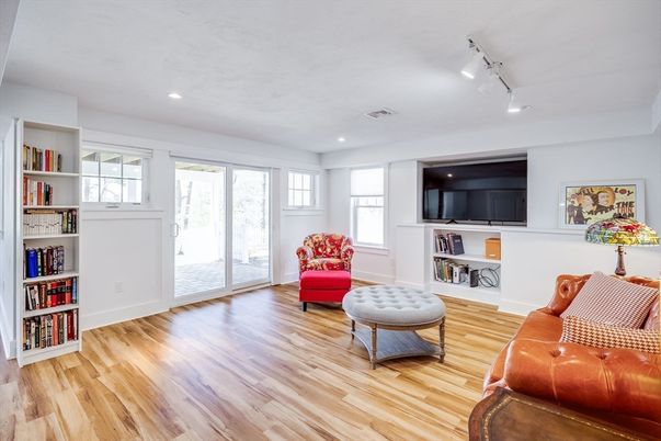 Interior, Recessed Lighting, Wood Texture Flooring