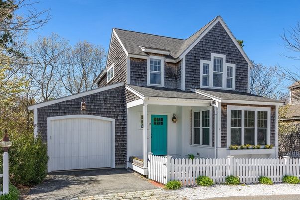 Attached, Exterior, Facade, Farmhouse