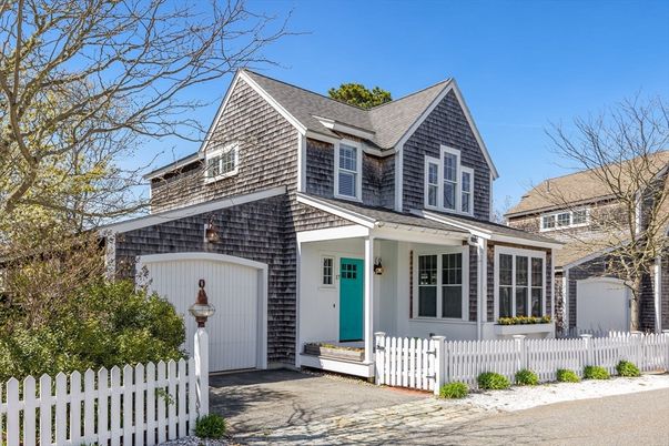 Attached, Exterior, Facade, Cape Cod