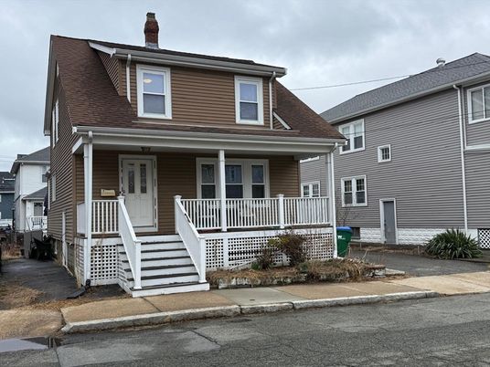 Exterior, Facade, American Foursquare