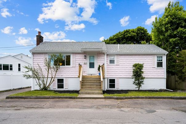 Exterior, Facade, Raised Ranch