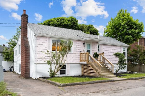 Exterior, Facade, Cape Cod