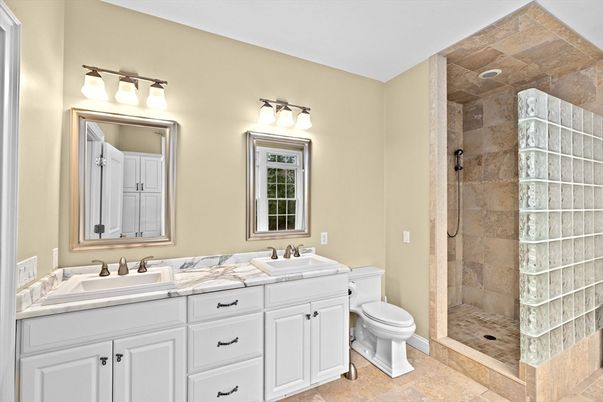 Bathroom, Dual Sink Vanities, Interior