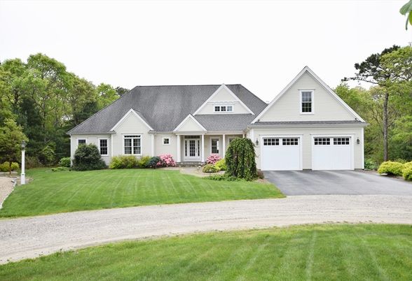 Attached, Exterior, Facade, Farmhouse