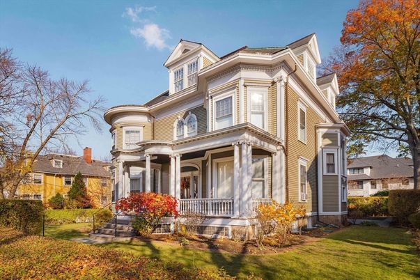 Exterior, Facade, Queen Anne Victorian