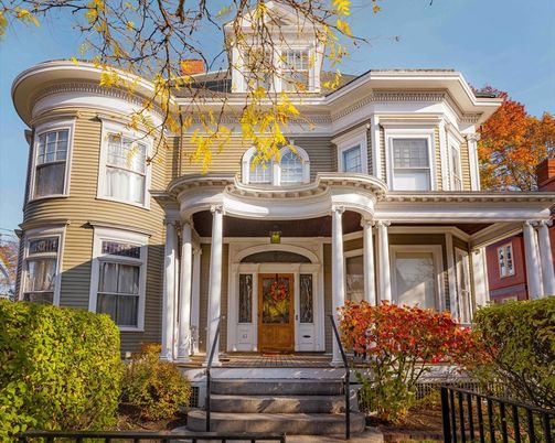 Exterior, Facade, Queen Anne Victorian