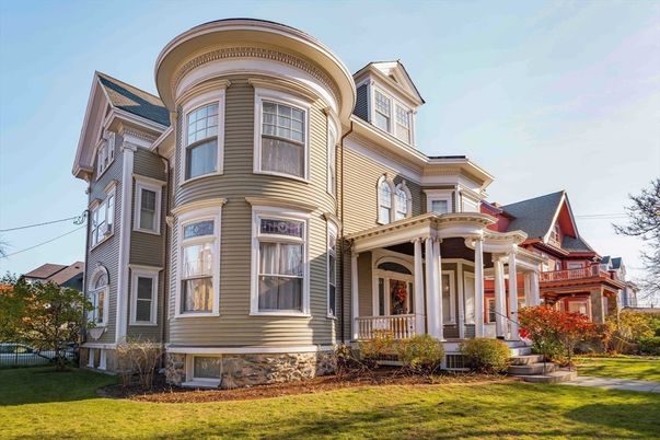 Exterior, Facade, Queen Anne Victorian