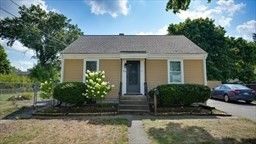 Exterior, Facade, Cape Cod