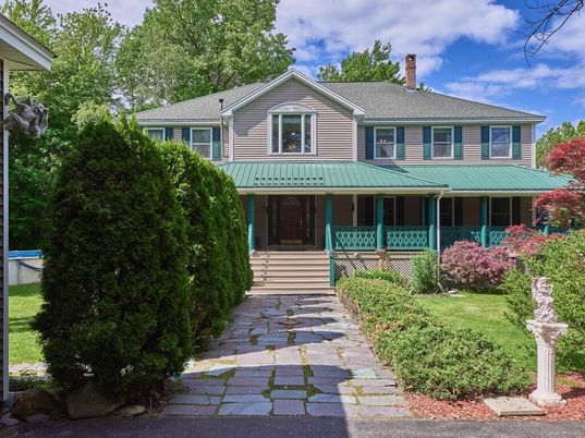 Exterior, Facade, Queen Anne Victorian