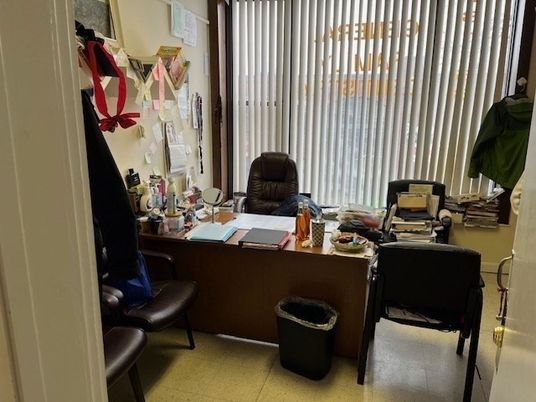 Home Office, Interior