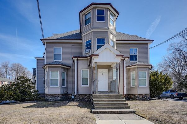 Exterior, Facade, Queen Anne Victorian
