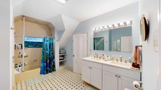 Bathroom, Dual Sink Vanities, Interior