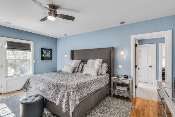 Bedroom, Interior, Pendant Lights, Wood Texture Flooring