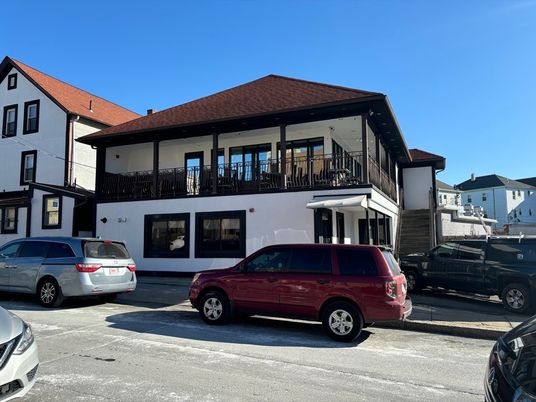 Exterior, Facade, Modern