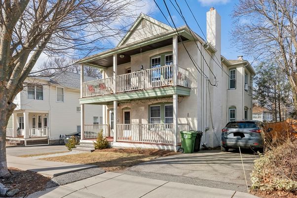Exterior, Facade, American Foursquare