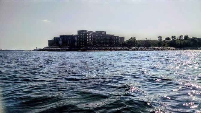 Exterior, Lake