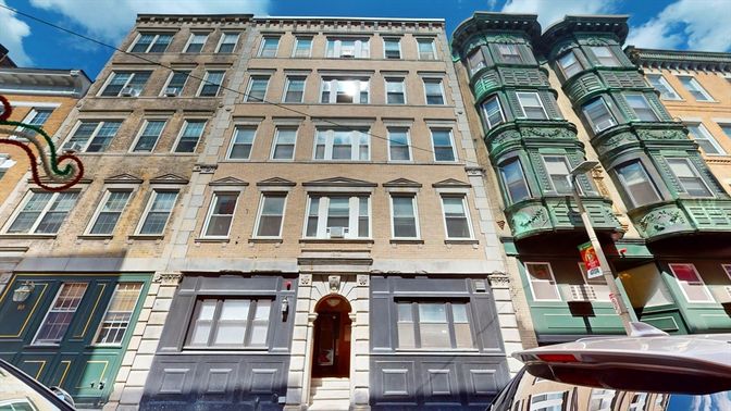 Exterior, Facade, Rowhouse
