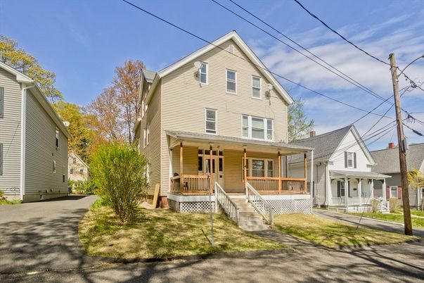 Exterior, Facade, Queen Anne Victorian