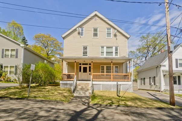 Exterior, Facade, Queen Anne Victorian