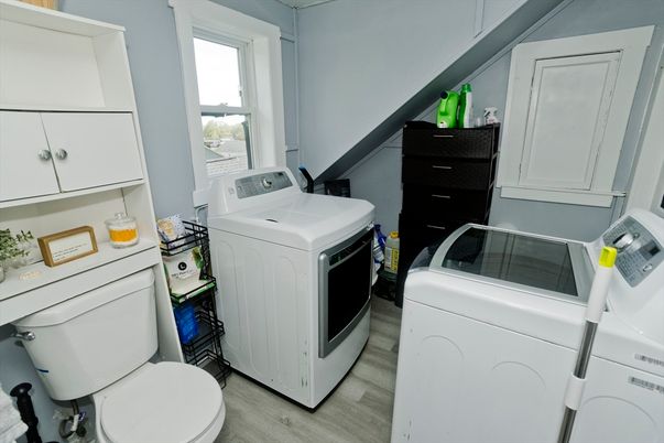 Interior, Washer, Wood Texture Flooring